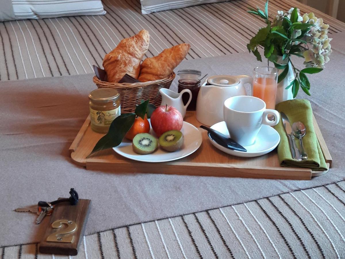 Logis Hotel Restaurant La Barguillere Saint-Pierre-de-Riviere Bagian luar foto
