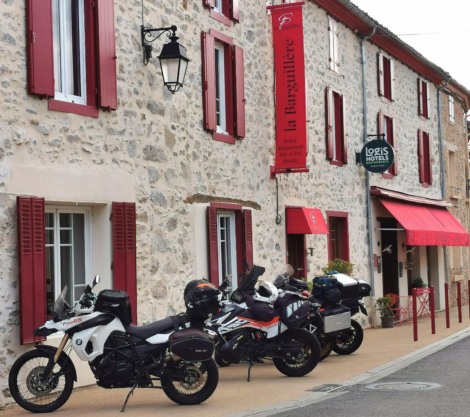 Logis Hotel Restaurant La Barguillere Saint-Pierre-de-Riviere Bagian luar foto